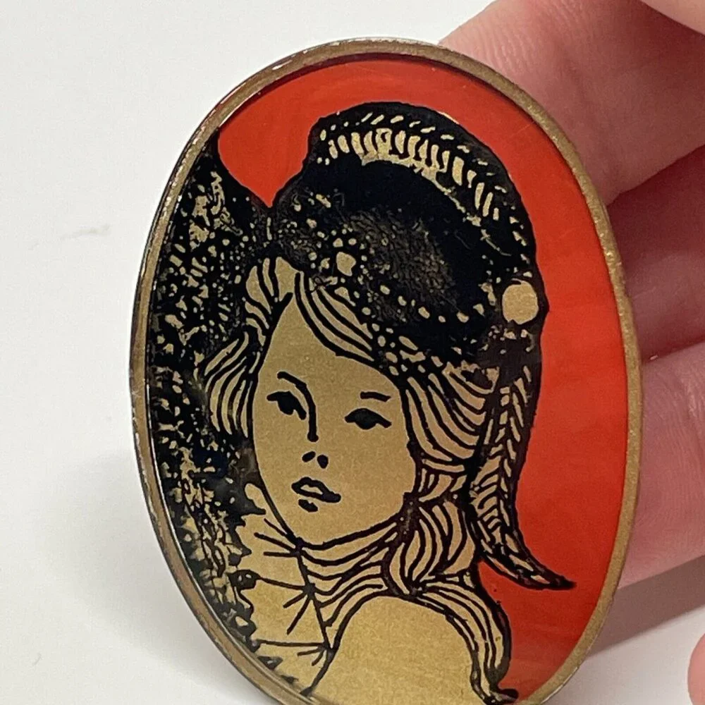 Vintage Woman Lady Brooch Pin Red Gold And‎ Black Colors Oval